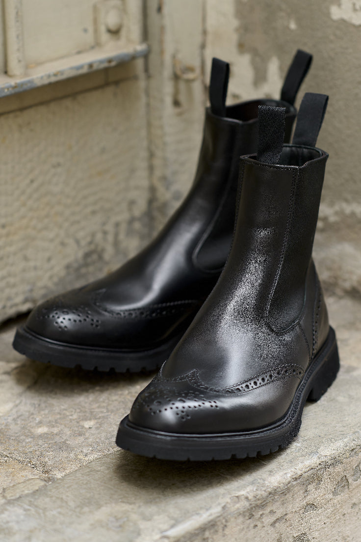 Tricker's Sizing & Break-In: A Complete Guide to British Shoes