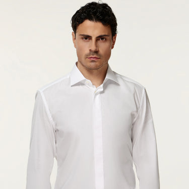 Camisa blanca formal con puños franceses y tapeta oculta