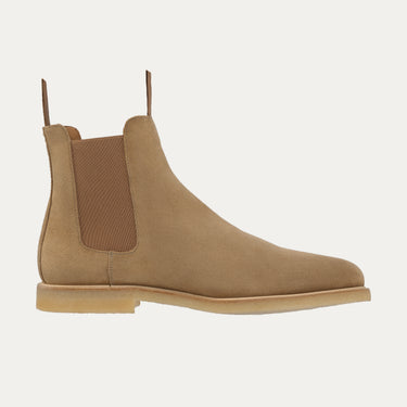 Side profile of Common Projects 2495 1302 Chelsea Boot in Light Brown suede with tonal elastic panel and crepe sole. SS25 luxury men's boots.