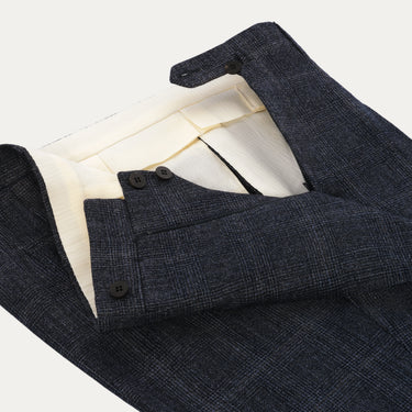Close-up of waistband and button closure on Orazio Luciano dark blue wool suit trousers, showcasing fine tailoring and premium fabric finish.