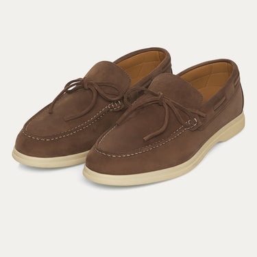 Mocasín de piel en color marrón tierra con lazo