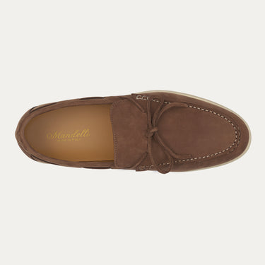 Mocasín de piel en color marrón tierra con lazo