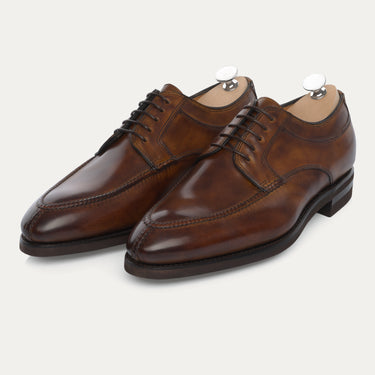 Bontoni Quasimodo five-eyelet split toe Derby in brown leather with hand-stitched details, shown in a front angle for Sartale's SS25 collection.