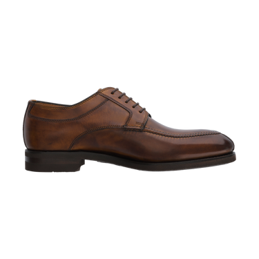 Side profile of Bontoni Quasimodo Derby in brown, showcasing hand-stitched split toe and sleek silhouette for luxury shoe enthusiasts.