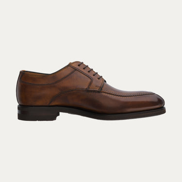 Side profile of Bontoni Quasimodo Derby in brown, showcasing hand-stitched split toe and sleek silhouette for luxury shoe enthusiasts.
