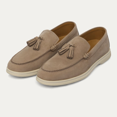 Mocasines de ante con borlas en color beige