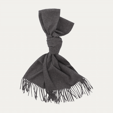 Piacenza Cashmere Fringed Cashmere Scarf in Grey - SARTALE