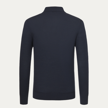 Camisa polo de lana con traje azul oscuro