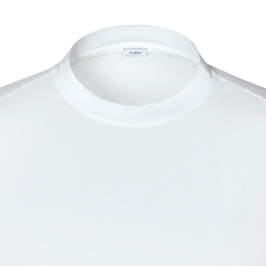 Close-up of Malo Cotton Jersey T-Shirt in White collar, highlighting fine stitching and soft jersey texture for luxury casual wear.