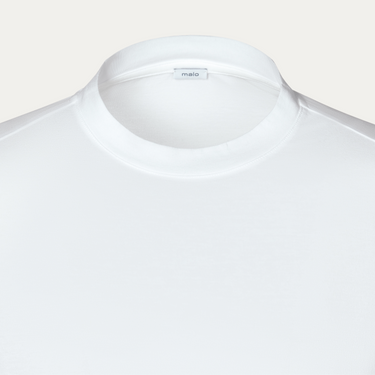 Close-up of Malo Cotton Jersey T-Shirt in White collar, highlighting fine stitching and soft jersey texture for luxury casual wear.