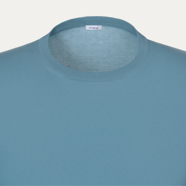 Close-up of Malo pullover neckline with visible brand label, highlighting premium cotton knit and refined craftsmanship.