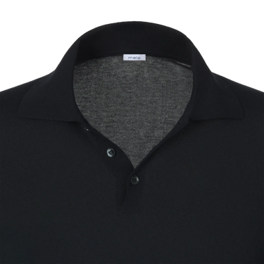 Close-up of Malo polo shirt collar and button placket in dark blue, highlighting fine stitching and luxury knitwear craftsmanship.