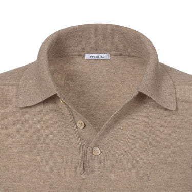 Close-up of Malo UXD125 F1KO2 E3294 beige melange cashmere polo collar and button placket, highlighting luxury detailing and soft texture.