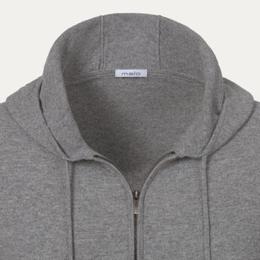 Close-up of Malo UXK019 F1L21 E3003 Cashmere Hooded Zip-Up neckline and hood, emphasizing soft cashmere fabric and refined stitching details.