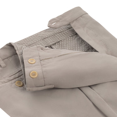 Rota Slim - Fit Cotton and Cashmere - Blend Pleated Trousers in Off White - SARTALE