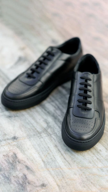 The Art of Pairing Leather Sneakers with Trousers