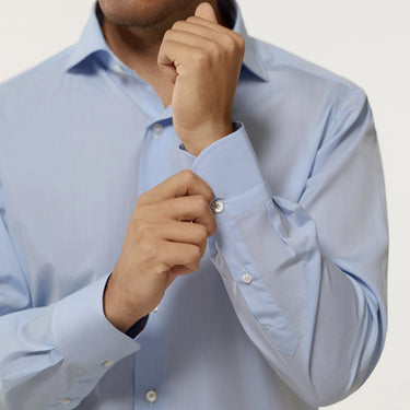 Camisa clásica de algodón en color azul claro