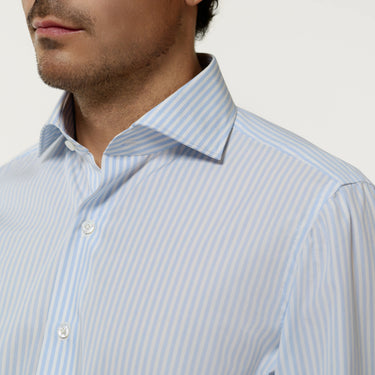 Camisa de algodón a rayas en azul claro y blanco