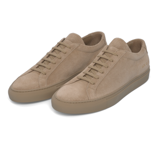 Common Projects 2478 3290 'Achilles Tonal' suede leather sneakers in walnut with minimalist design, ideal for SS25 fashion collections.