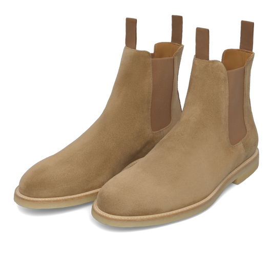Common Projects 2495 1302 Waxed Suede Leather Chelsea Classic Boot in Light Brown with elastic side panels and pull tabs. Premium SS25 men's footwear.