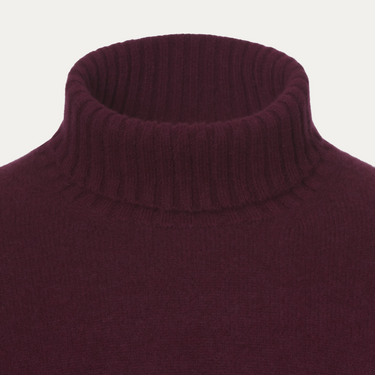 Jersey de cuello alto de cachemira de color purpura uva