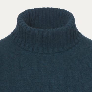 Jersey de cuello alto de cachemira de color azul oscuro y verde azulado