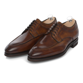 Bontoni Quasimodo five-eyelet split toe Derby in brown leather with hand-stitched details, shown in a front angle for Sartale's SS25 collection.