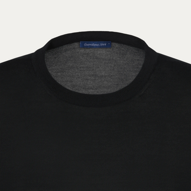 Crew Neck Cashmere Sweater in Black