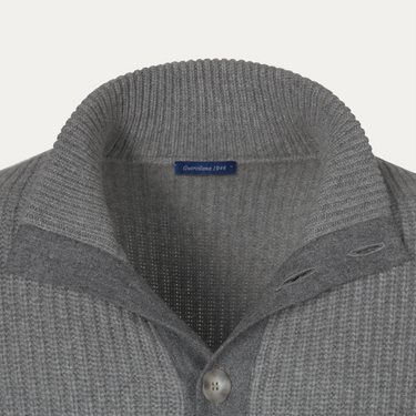 Buttton-Front Cashmere Knit Cardigan in Grey
