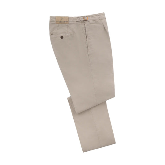 Elfenbeinfarbene Slim-Fit-Hose aus Stretch-Baumwolle mit Schnallenversteller