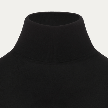 Jersey de cuello alto de lana de color negro