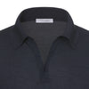 Wollpullover-Poloshirt im dunkelblauen Anzug