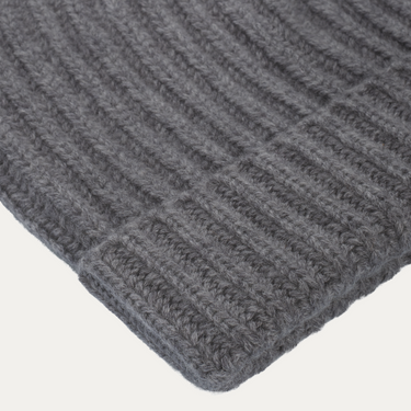 Ribbed Cashmere Hat in Grey