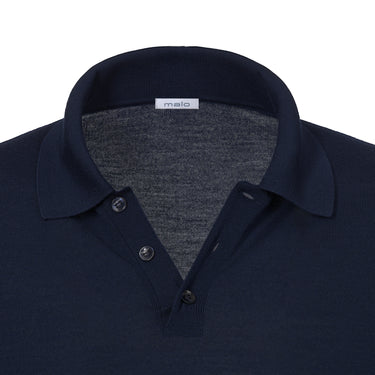 Close-up of Malo UXD127 F2Z10 E2116 navy blue polo collar and button placket, highlighting premium virgin wool texture and refined tailoring.