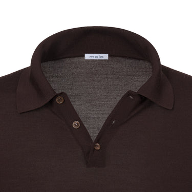 Close-up of Malo UXD127 F2Z10 E2907 polo collar and button placket, highlighting premium virgin wool texture and refined craftsmanship.