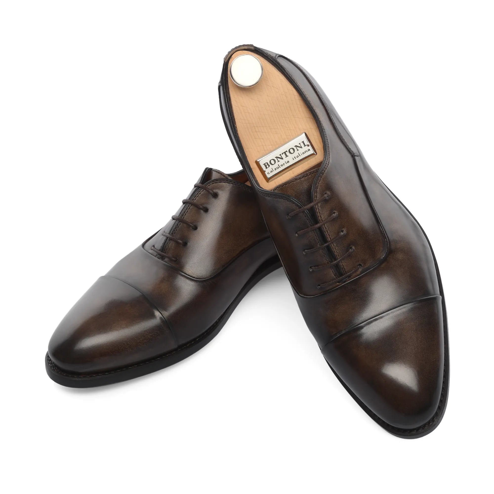 Brogue Shoes Geneva - Continuing with the theme , 'Rugged is Cool' This  toecap Oxford sets itself apart with a beautiful hand-painted patina on  supple grain calf . The construction in Goodyear .