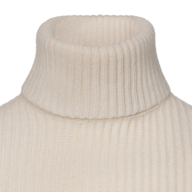 Malo Knitted Turtleneck Sweater in White - SARTALE